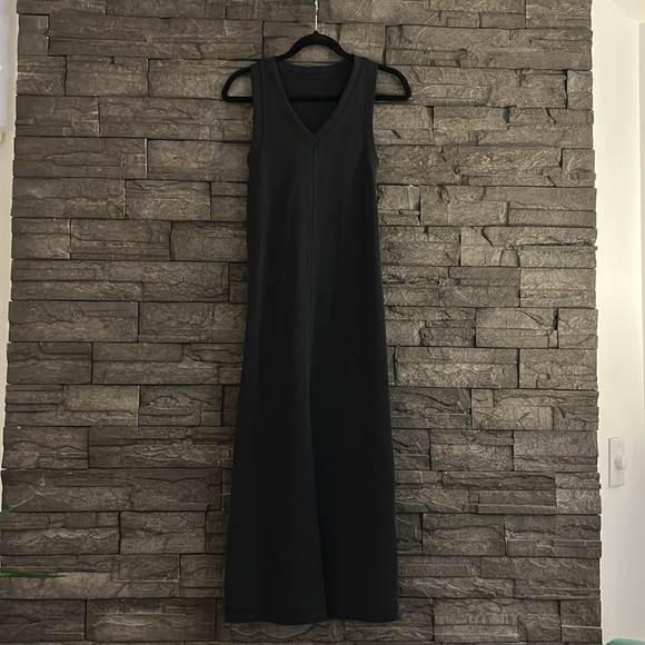 Lululemon black very long v-neck stretch dress. Slit front. - Picture 2 of 4